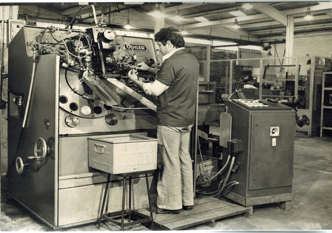 Ferramentas usando MÁQUINA BIHLER de até 150 toneladas