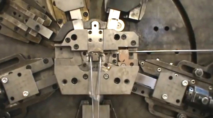 Ferramentas usando MÁQUINA BIHLER de até 150 toneladas