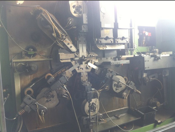 Ferramentas usando MÁQUINA BIHLER de até 150 toneladas