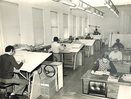 Desenvlvimento de produtos pré-fabricados em metal ou plástico. Aramados, bancos, indústria montadora