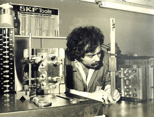 Simples-Varias cavidades com cunhas, com gavetas, duplo efeito placas