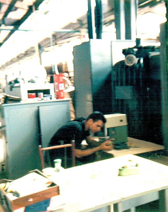 Desenvlvimento de produtos pré-fabricados em metal ou plástico. Aramados, bancos, indústria montadora