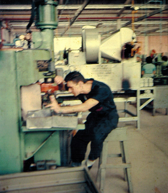 Estampos progressivos - corte e dobra, calibragem de ferramenta até 8 metros de comprimento