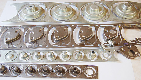 Estampos de construção monobloco tipo transfer com manipuladores e pinças