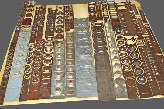 Estampos progressivos - corte e repuxo de médio e grande porte em chapa grossa