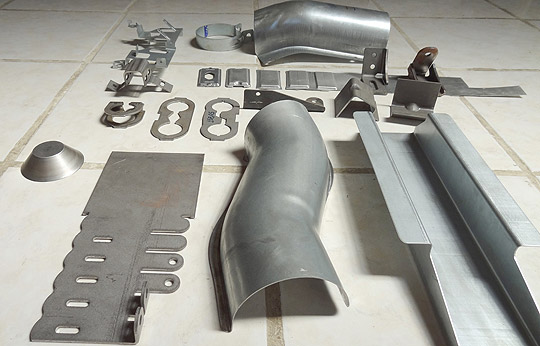 Estampos progressivos - corte e dobra, calibragem de ferramenta até 8 metros de comprimento