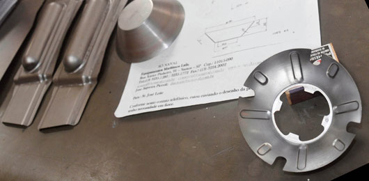 Estampos de construção monobloco tipo transfer com manipuladores e pinças