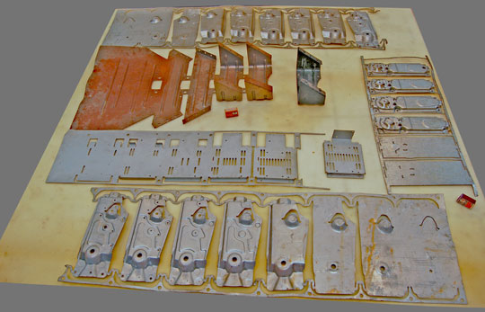 Estampos progressivos - corte e repuxo de médio e grande porte em chapa grossa