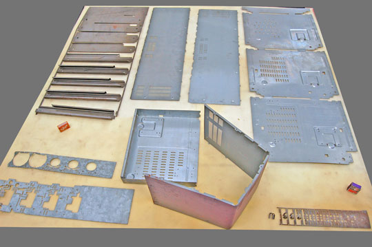 Estampos progressivos - corte e repuxo de médio e grande porte em chapa grossa