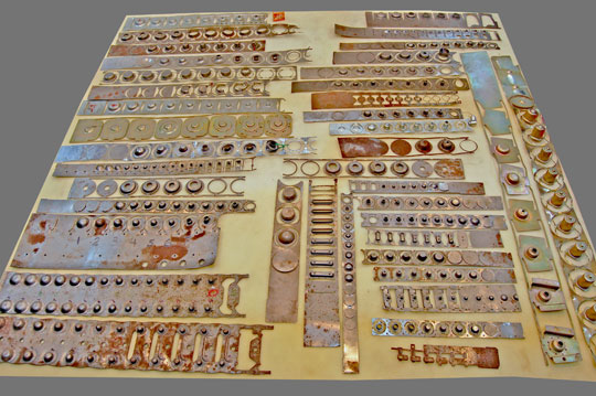 Estampos progressivos - corte e repuxo de médio e grande porte em chapa grossa