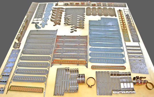 Estampos progressivos - corte e dobra, calibragem de ferramenta até 8 metros de comprimento