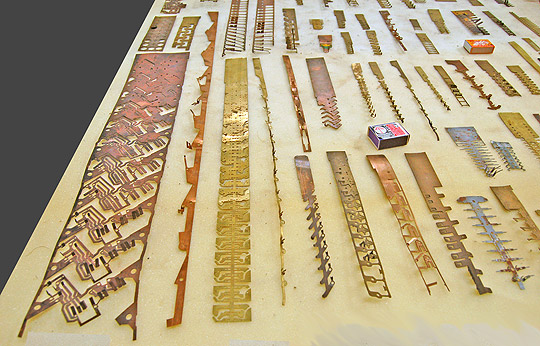 Estampos progressivos - corte e dobra, calibragem de ferramenta até 8 metros de comprimento