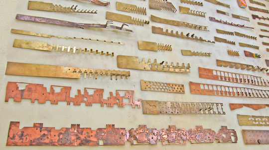 Estampos progressivos - corte e dobra, calibragem de ferramenta até 8 metros de comprimento